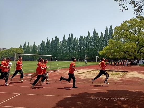 星空体育在线网页版:心向党 奋力跑4.jpg 星空体育在线网页版:心向党 奋力跑4.jpg