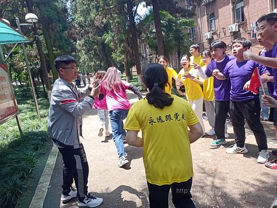 星空体育在线网页版:心向党 奋力跑2.jpg 星空体育在线网页版:心向党 奋力跑2.jpg