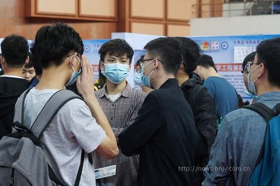 星空体育在线网页版招聘会2.jpg 星空体育在线网页版招聘会2.jpg